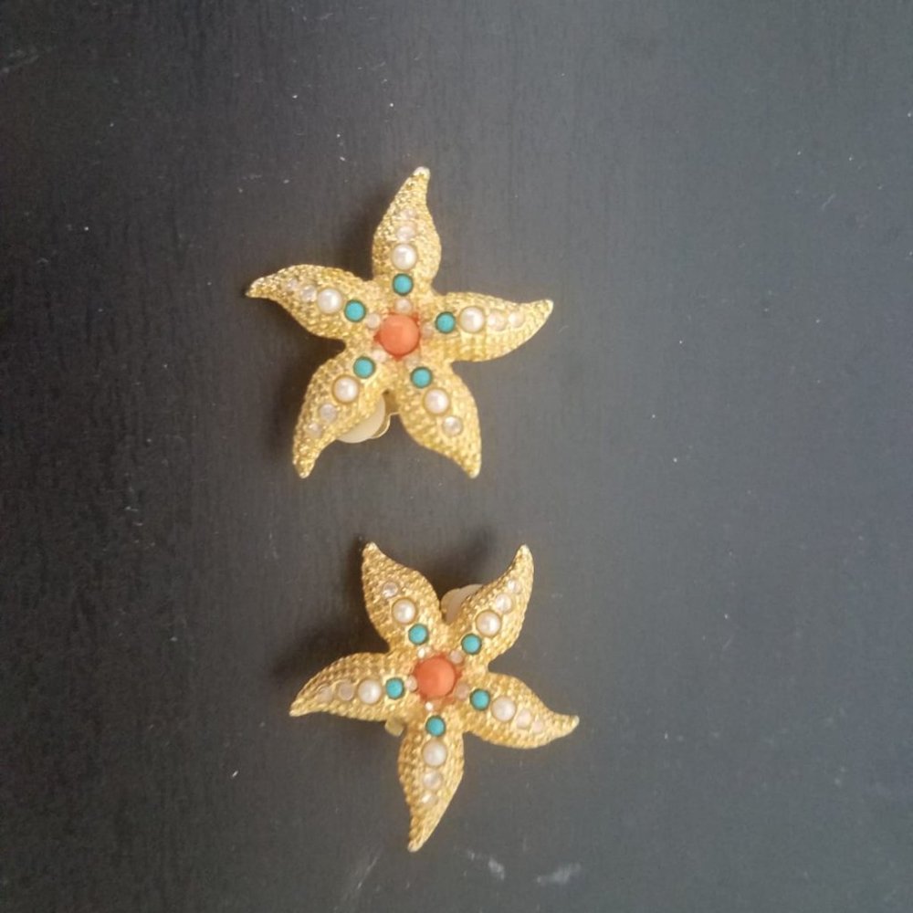 3/$20 Gold Starfish clip on Earrings